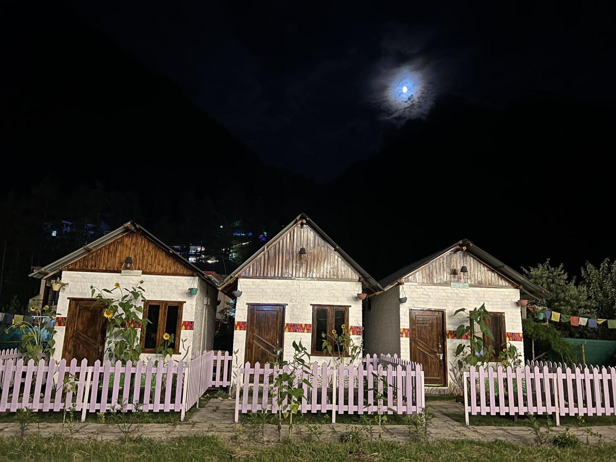 Himtrek Stay Kasol Exterior photo